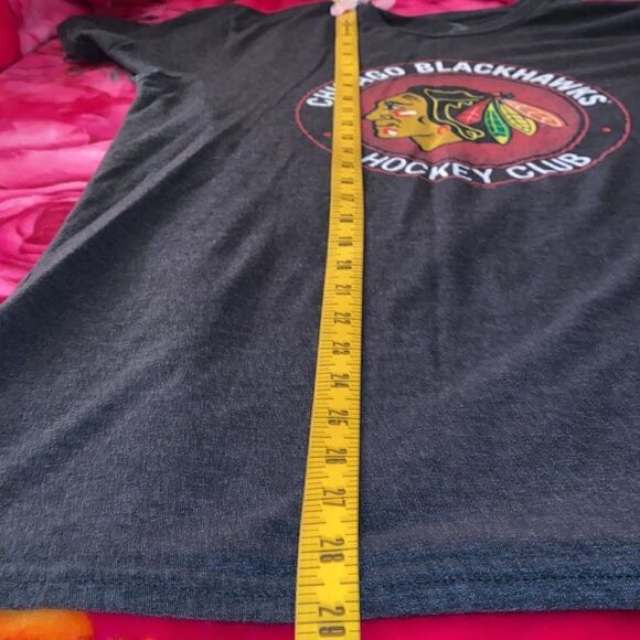 NHL Blackhawk Logo Men’s Tee Shirt Size Large - Picture 4 of 5